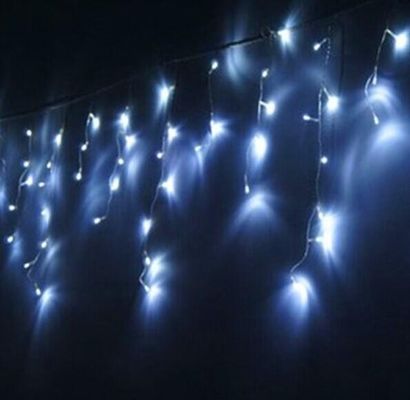 Las luces de Navidad más vendidas son de 12 V. Las luces solares impermeables para edificios