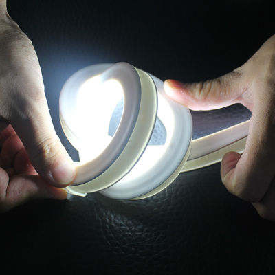 Luz impermeable de 24 V de color blanco frío con neón flexible IP68 con neón flexible de silicona