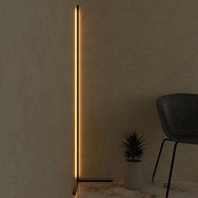 Lámpara de suelo LED lineal blanca de 140 cm estilo europeo para decoración del hogar